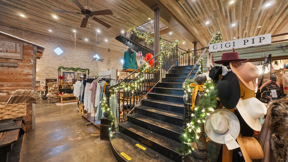 More Photos Of 101 N Elm, Hico General Retail For Sale