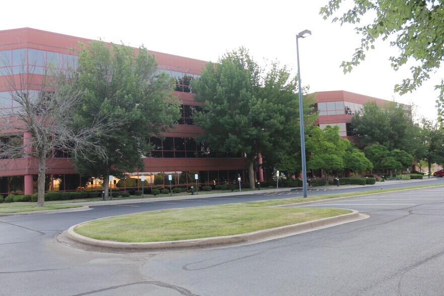 More Photos Of 3201 W White Oaks Dr, Springfield Office For Sale