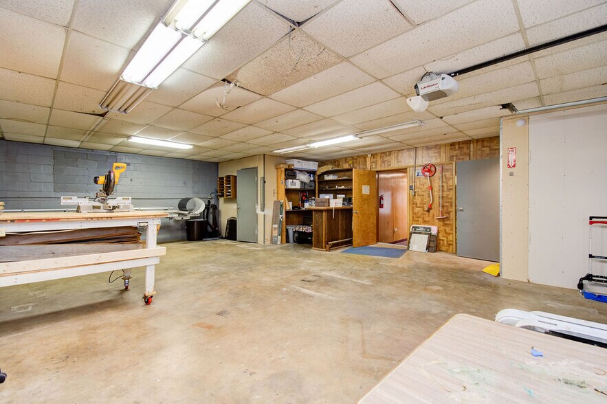 More Photos Of 4414 Avenue A, Lubbock Warehouse For Lease