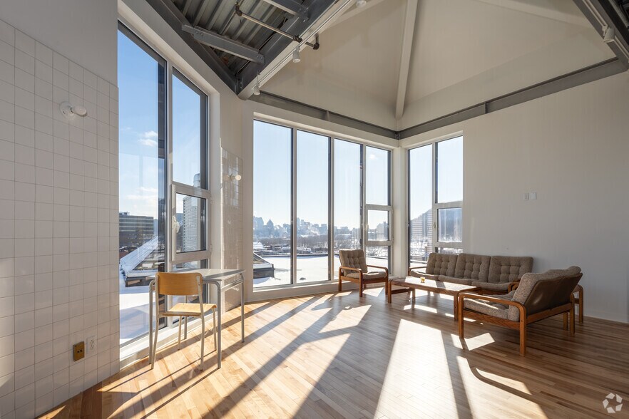 More Photos Of 4446 Boul Saint-Laurent, Montréal Loft Creative Space For Lease