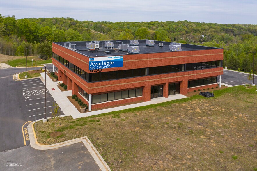 More Photos Of 450 Solomon Dr, Fredericksburg Office For Sale