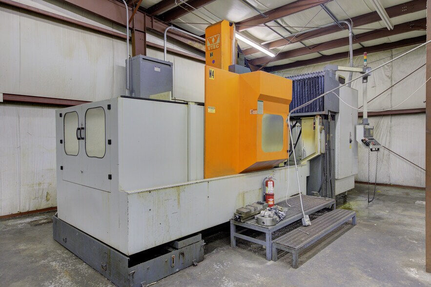 More Photos Of 180 Ushers Rd, Round Lake Warehouse For Sale