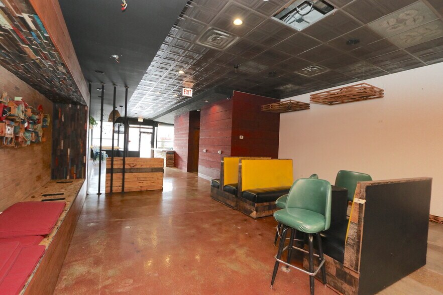 More Photos Of 1215 N Milwaukee Ave, Chicago Storefront For Lease
