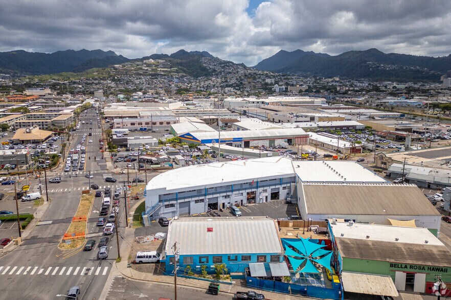 More Photos Of 1375 Dillingham Blvd, Honolulu Industrial For Lease