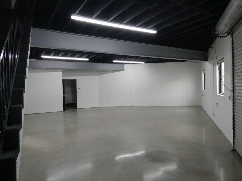 More Photos Of 3500 N San Fernando Blvd, Burbank Flex For Lease