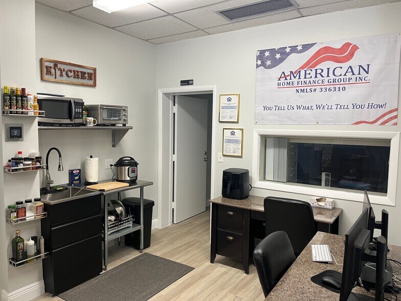 More Photos Of 1315 N Dixie Hwy, Lake Worth Office Residential For Sale