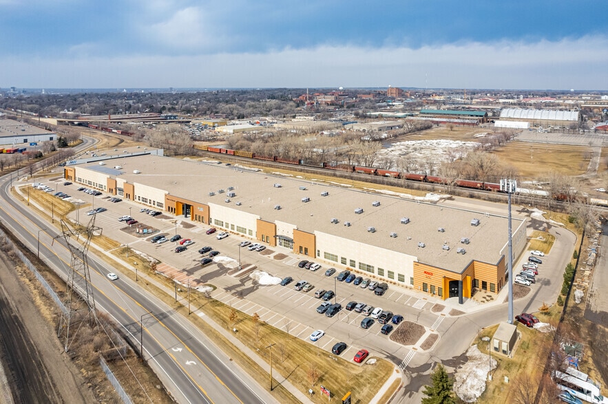 More Photos Of 1771 Energy Park Dr, Saint Paul Flex For Lease