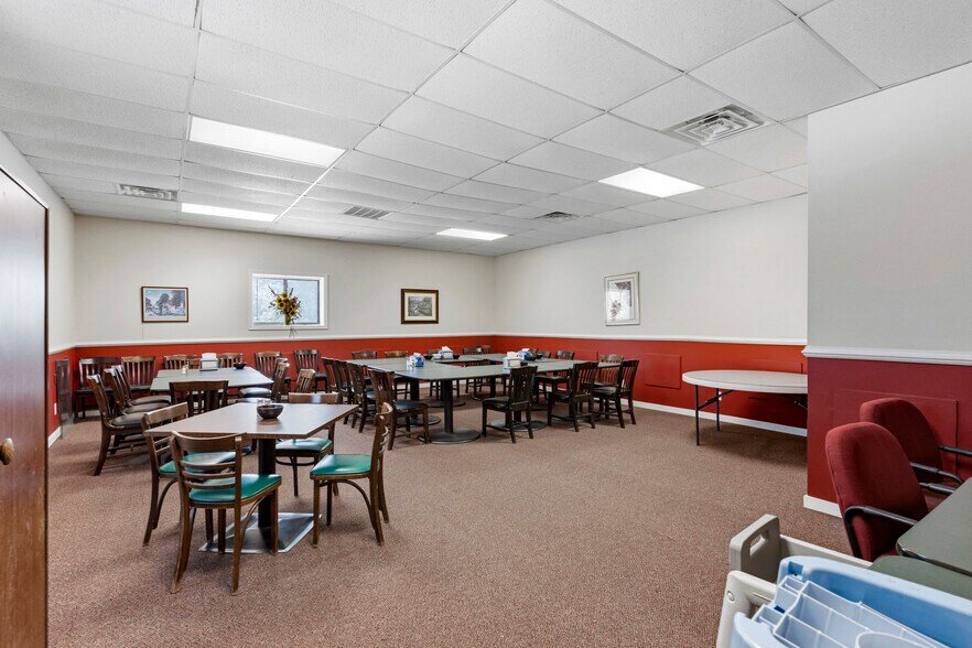 More Photos Of 522 N Main St, Farmville Restaurant For Sale