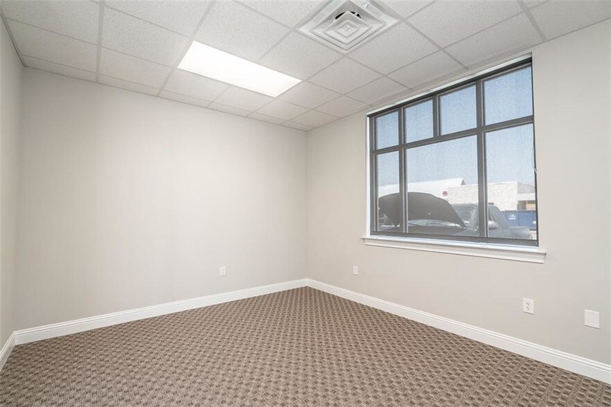 More Photos Of 1402 S Custer Rd, McKinney Medical For Lease