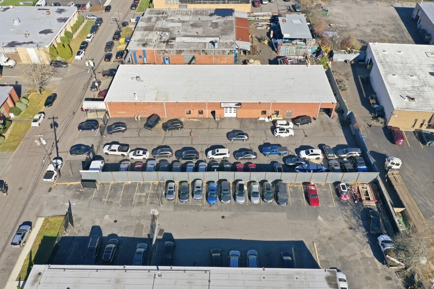 More Photos Of 11 Lucon Dr, Deer Park Showroom For Sale