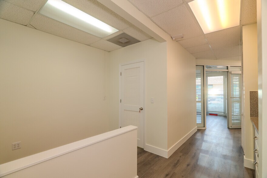 More Photos Of 5220 S University Dr, Davie Office For Sale