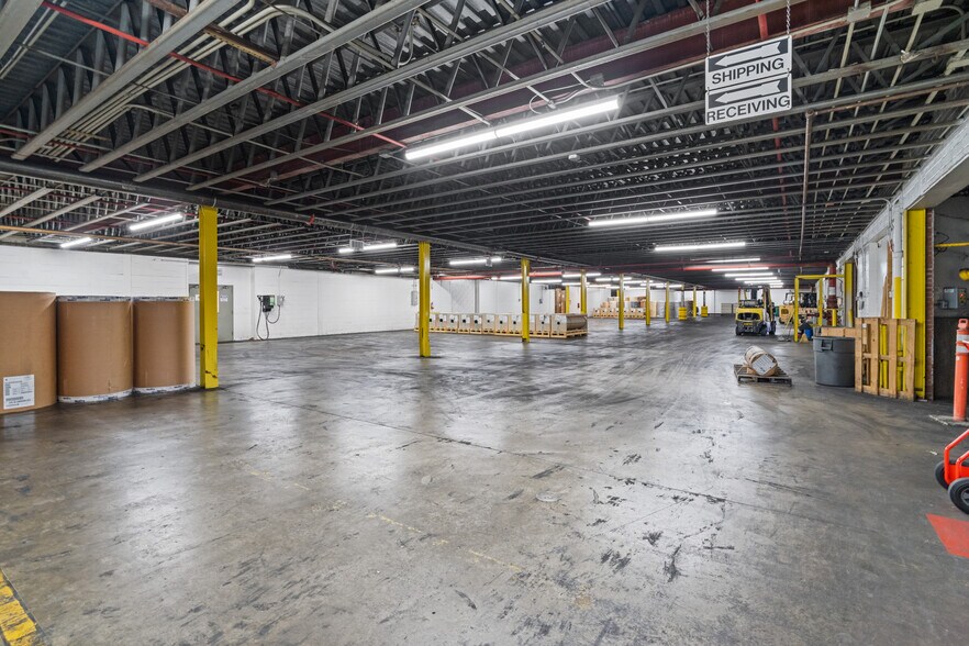 More Photos Of 26 Sears Way, West Springfield Distribution For Lease