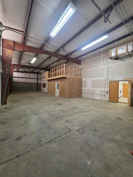 More Photos Of 1030 Elizabeth St, Nicholasville Self Storage For Lease