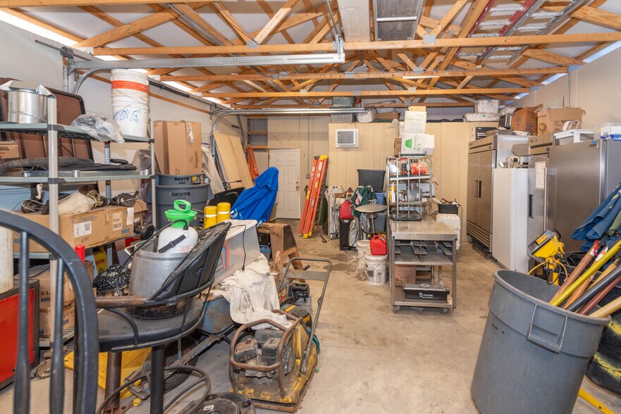 More Photos Of 2816 Old North Point Rd, Baltimore Bar For Sale