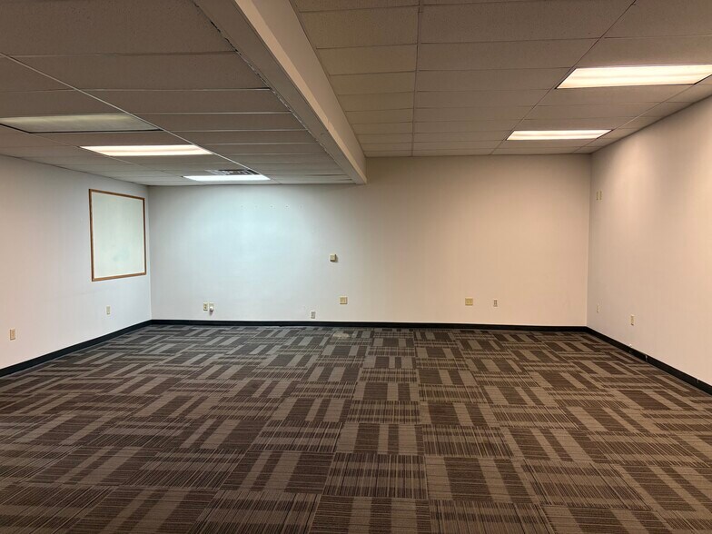 More Photos Of 4201 W 1st St, Duluth Warehouse For Sale