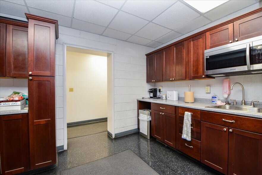 More Photos Of 103 Duncan Ln, Radford Distribution For Lease