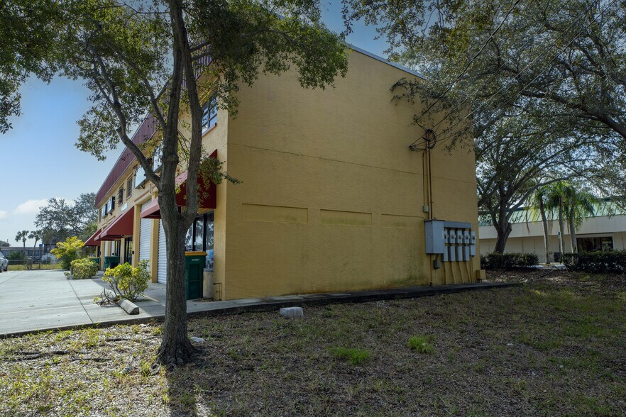 More Photos Of 461 Forrest Ave, Cocoa Warehouse For Lease