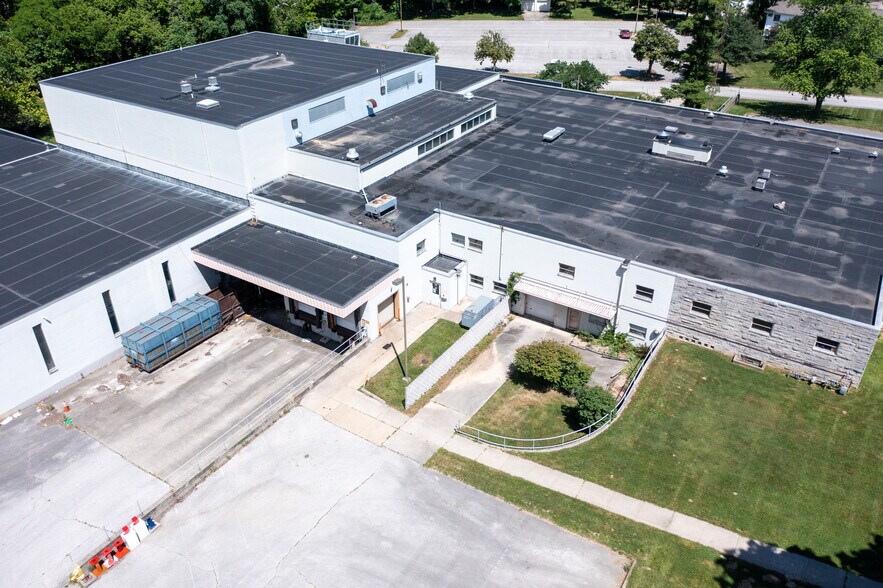 More Photos Of 1900 S Walnut St, Bloomington Manufacturing For Sale