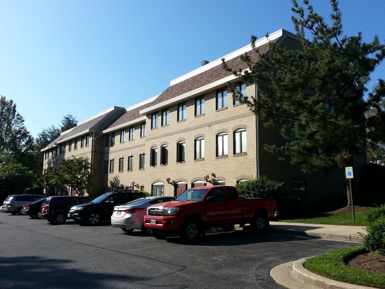 More Photos Of 931-947 Russell Ave, Gaithersburg Medical For Lease