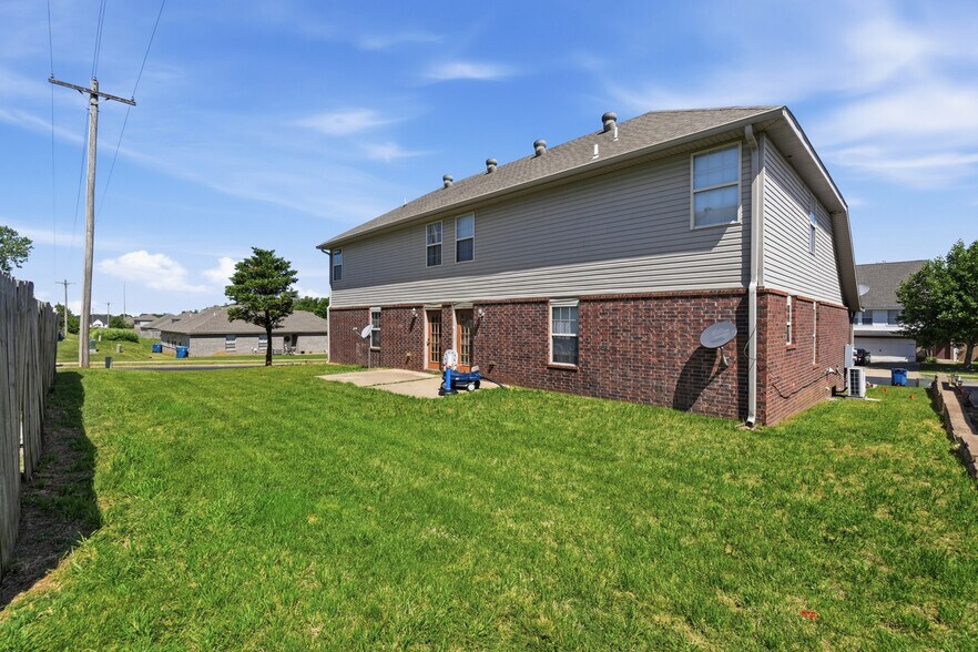 More Photos Of 3403 SW Deerfield Blvd, Bentonville Multifamily For Sale