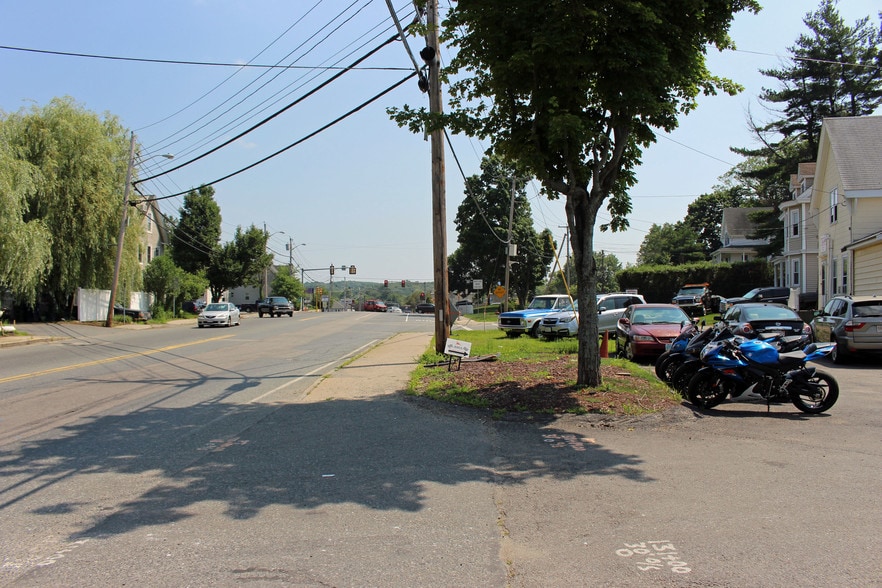 More Photos Of 5 Mill St N, Marlborough Storefront Retail Office For Lease