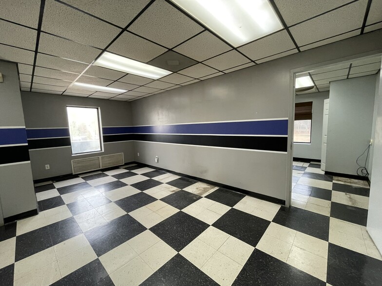 More Photos Of 8621 Fairview Rd, Charlotte Unknown For Lease