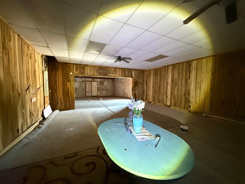 More Photos Of 615 W Main St, Mitchell Storefront For Sale