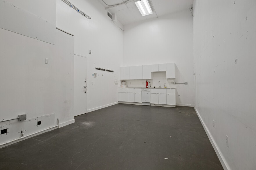 More Photos Of 220-228 SW 1st Ave, Portland General Retail For Sale