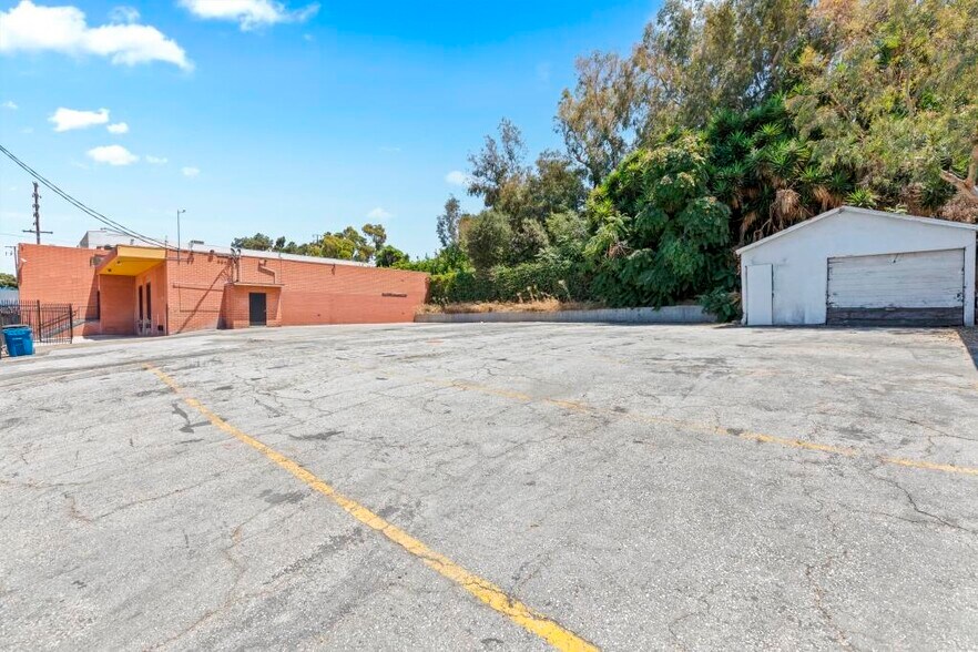 More Photos Of 410-420 E Beach Ave, Inglewood Warehouse For Sale