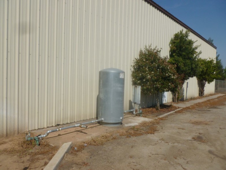 More Photos Of 43016 Road 68, Reedley Warehouse For Lease