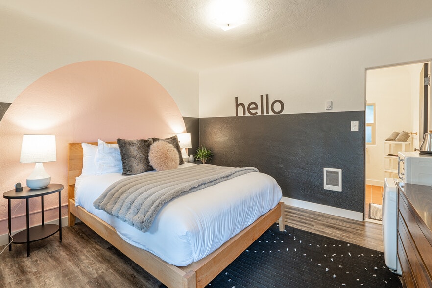 More Photos Of 1175 2nd St SE, Bandon Hotel For Sale