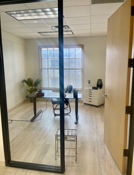 More Photos Of 4407 Bee Caves Rd, West Lake Hills Office For Lease