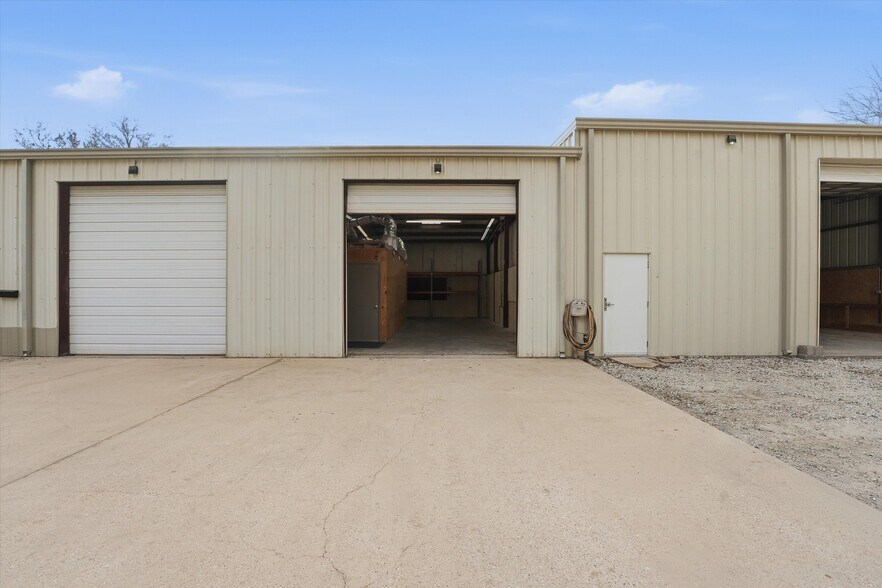 More Photos Of 14102 Pine Meadow Ln, Tomball Warehouse For Sale