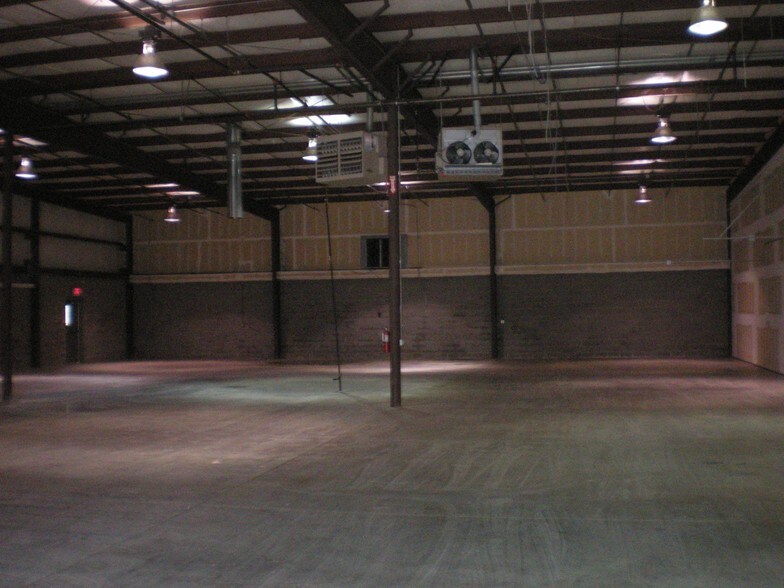 More Photos Of 11600-11630 W 85th St, Lenexa Warehouse For Sale
