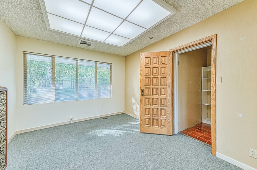 More Photos Of 120 Del Rey Gardens Dr, Del Rey Oaks Office For Sale