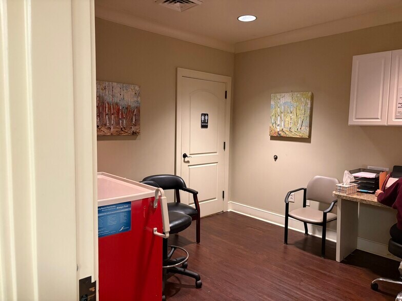 More Photos Of 215 Sheraton Blvd, Macon-Bibb Medical For Sale