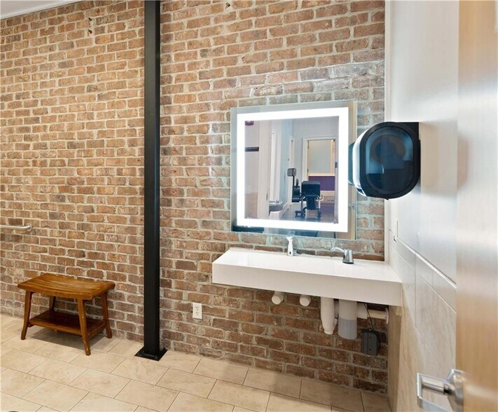 More Photos Of 16 Boardwalk Plz, Saint Simons Island General Retail For Sale