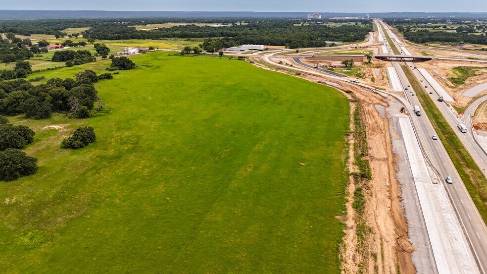 More Photos Of TBD I-35N, Thackerville Land For Sale