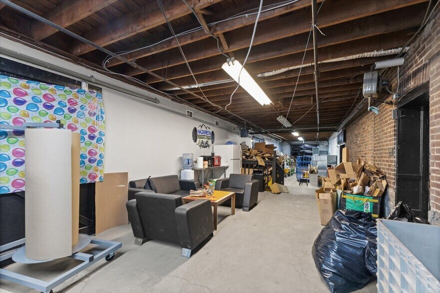 More Photos Of 181 S Whitfield St, Nazareth Office Residential For Sale