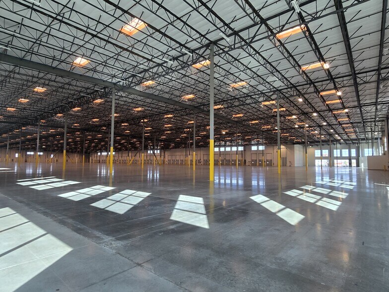 More Photos Of 23840-23842 Rider St, Perris Distribution For Lease