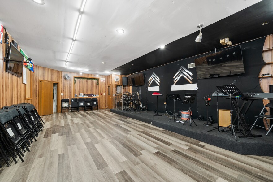 More Photos Of 162 Mallory Ave, Jersey City Office Residential For Sale