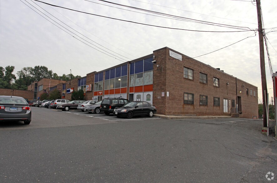 More Photos Of 6511 Chillum Pl NW, Washington Warehouse For Lease