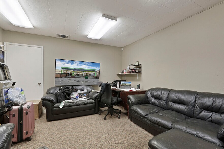 More Photos Of 14144 Market St, Walnut Grove Storefront For Sale