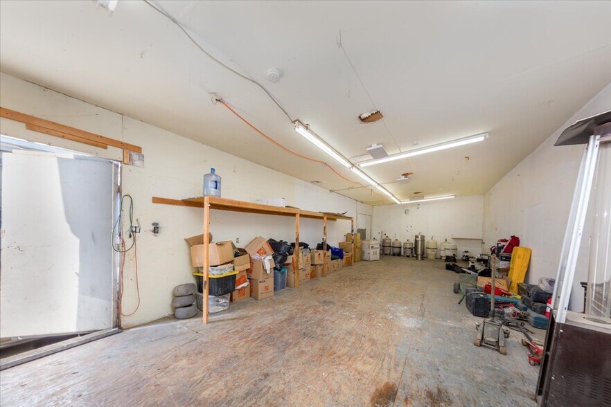 More Photos Of 11924 Vose St, North Hollywood Warehouse For Lease