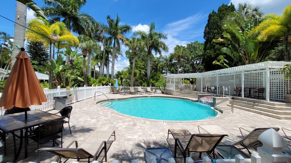 More Photos Of 1800 Kofresi Ct, Ruskin Hotel For Sale