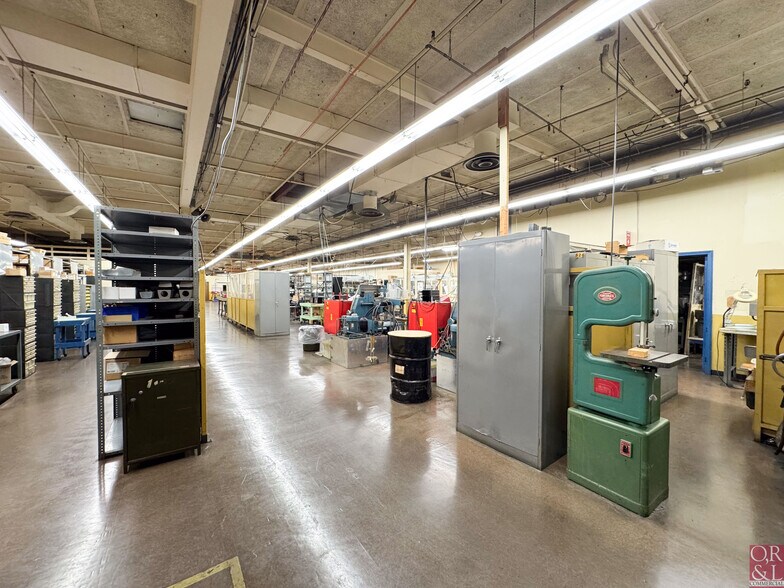 More Photos Of 2055 S Main St, Middletown Manufacturing For Lease