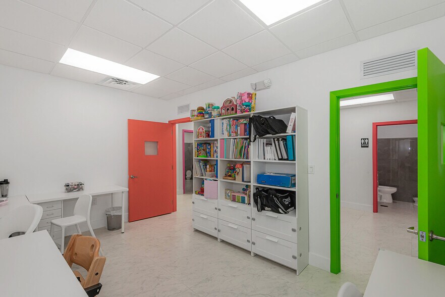 More Photos Of 1976-1992 E 4th Ave, Hialeah Storefront For Sale