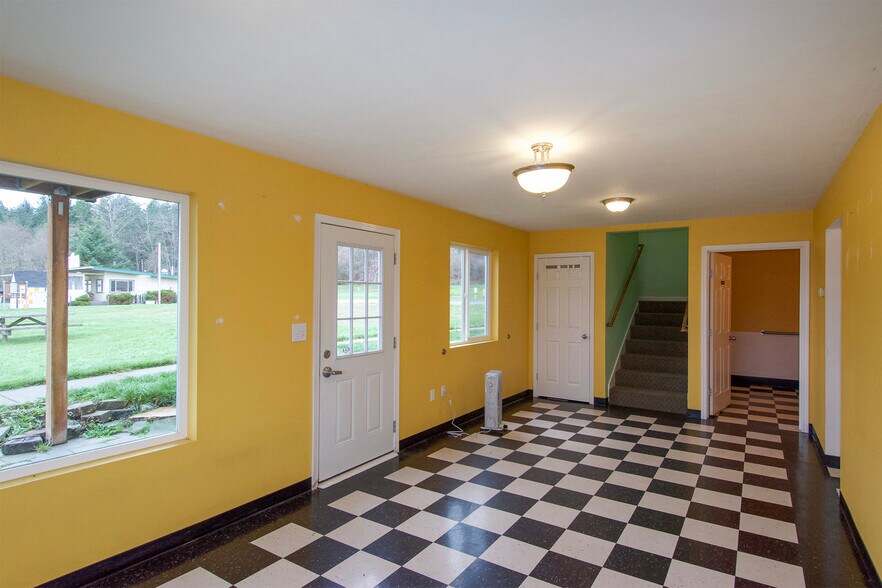 More Photos Of 191 Airport Rd, Port Townsend Airplane Hangar For Lease