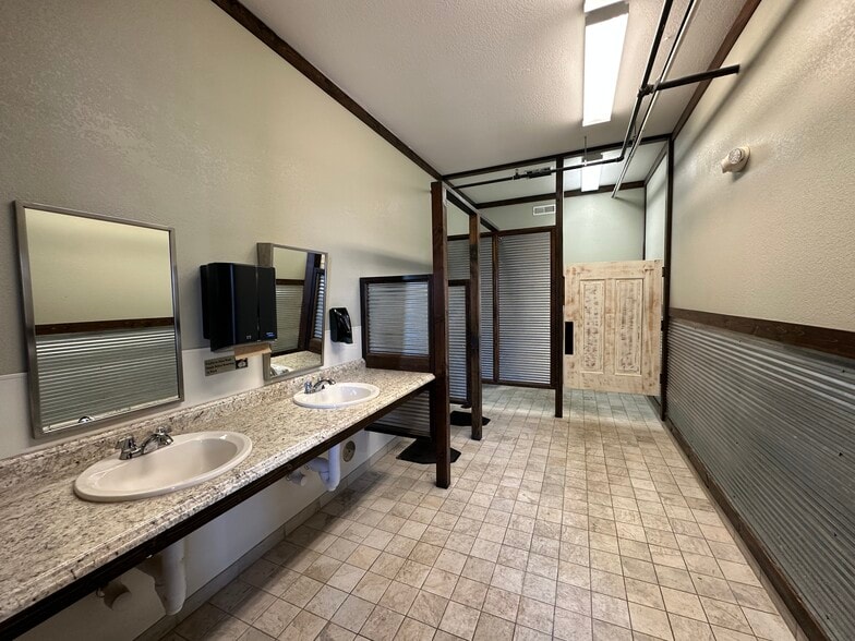 More Photos Of 408-422 N Main St, Hannibal Restaurant For Sale