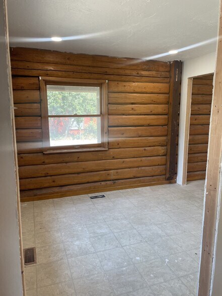 More Photos Of 115 Phillips St, Canyonville General Retail For Sale